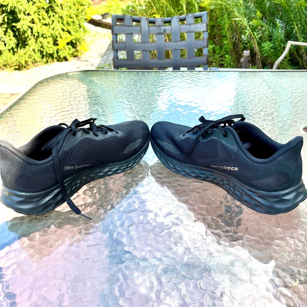 New Balance Men's Black Athletic Shoes Size 9 1/2 - Picture 6 of 9